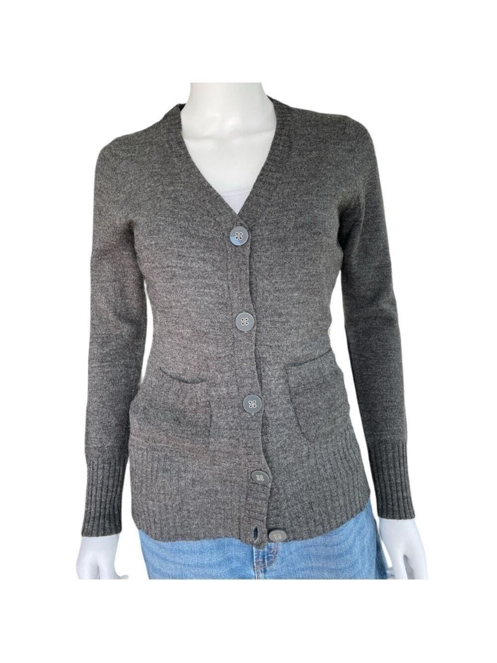 Bloomingdale’s Quotation Long Sleeve Button Front Sweater Size Medium